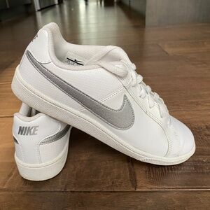 Nike Court Royal Women’s Leather Size 7.5 White/Silver Sneakers 749867-100